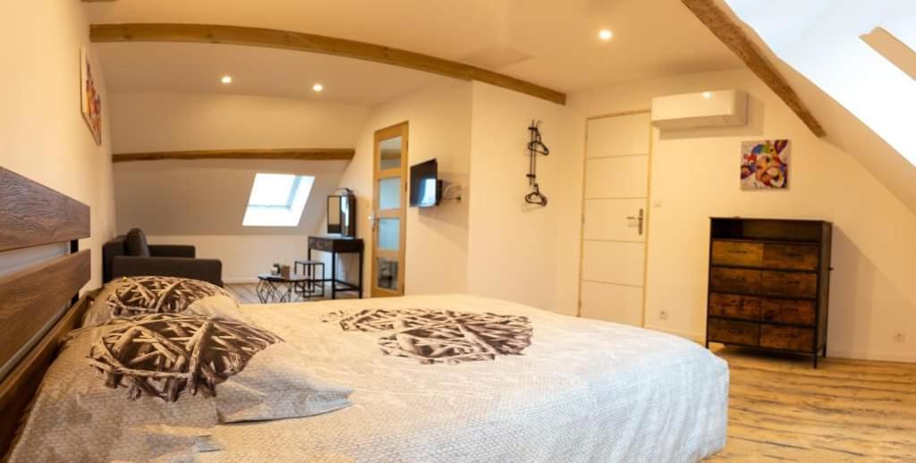 Cyris - Chambres Duplex Climatisees - Spa & Piscine Centre Ville Saint-Germain-des-Fosses Екстер'єр фото